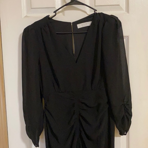 ASTR the label Women's V-Neck 3/4 Sleeve Ruched Margot Midi Dress - Picture 2 of 6